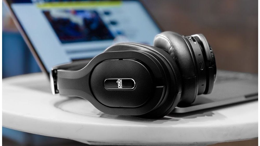 M4U 9 on top of a desk