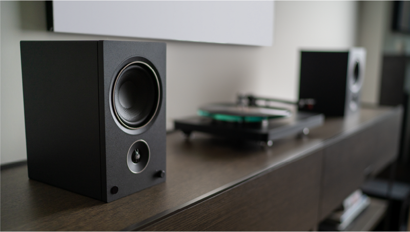 AM5 Bookshelf Speakers